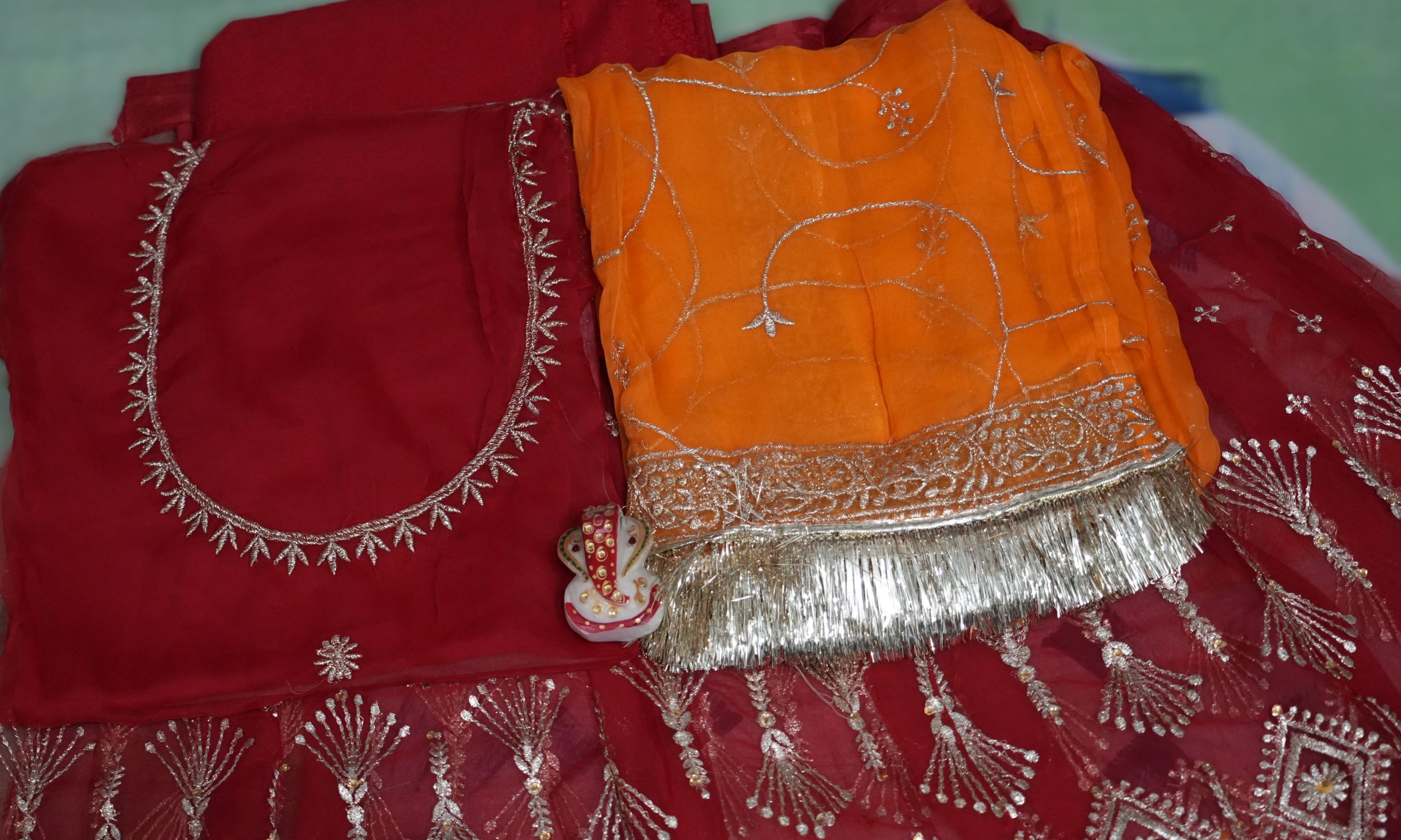 Red Colour poshak with Yellow Odhna (Roshani)
