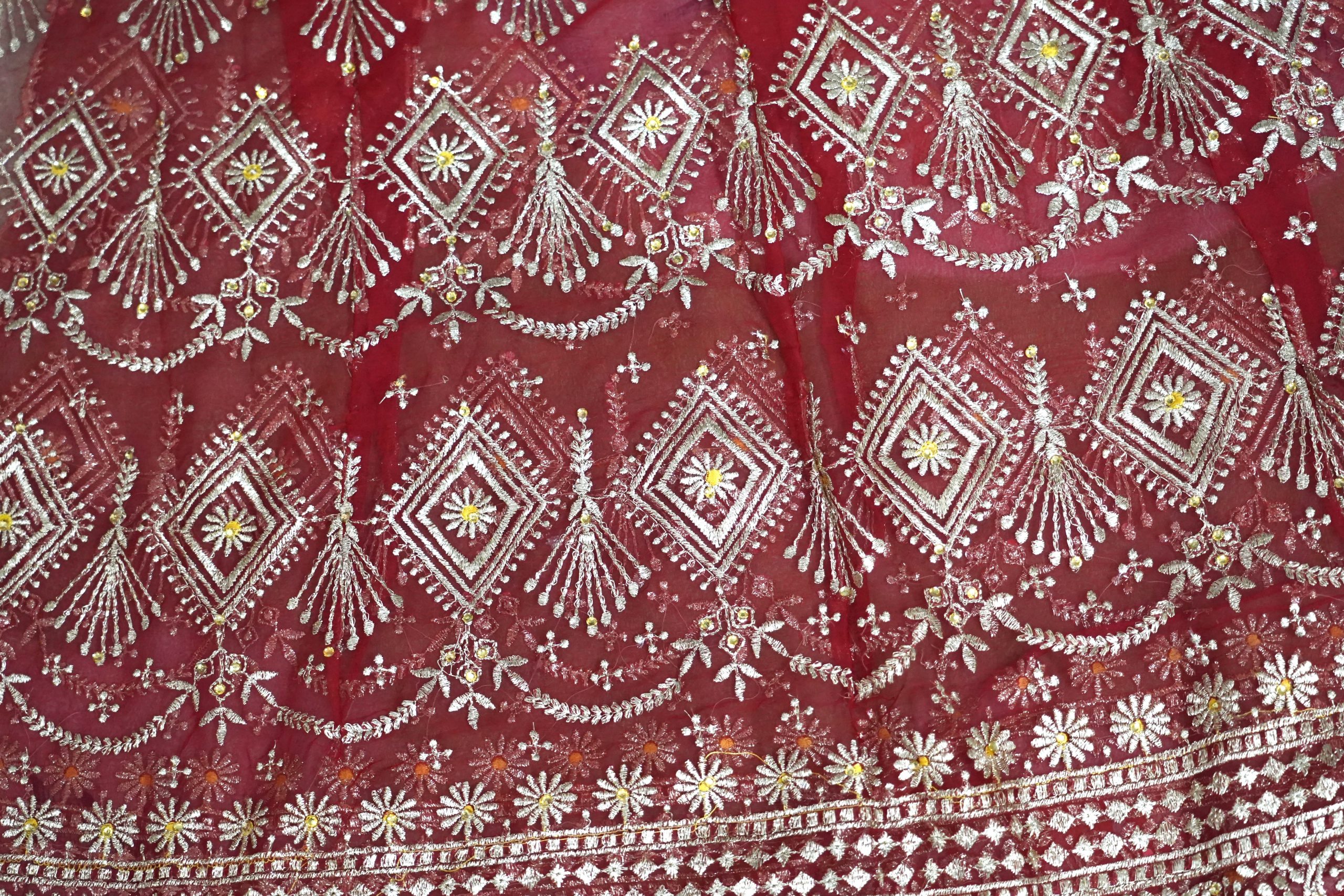 Red Colour poshak with Yellow Odhna (Roshani) - Image 4