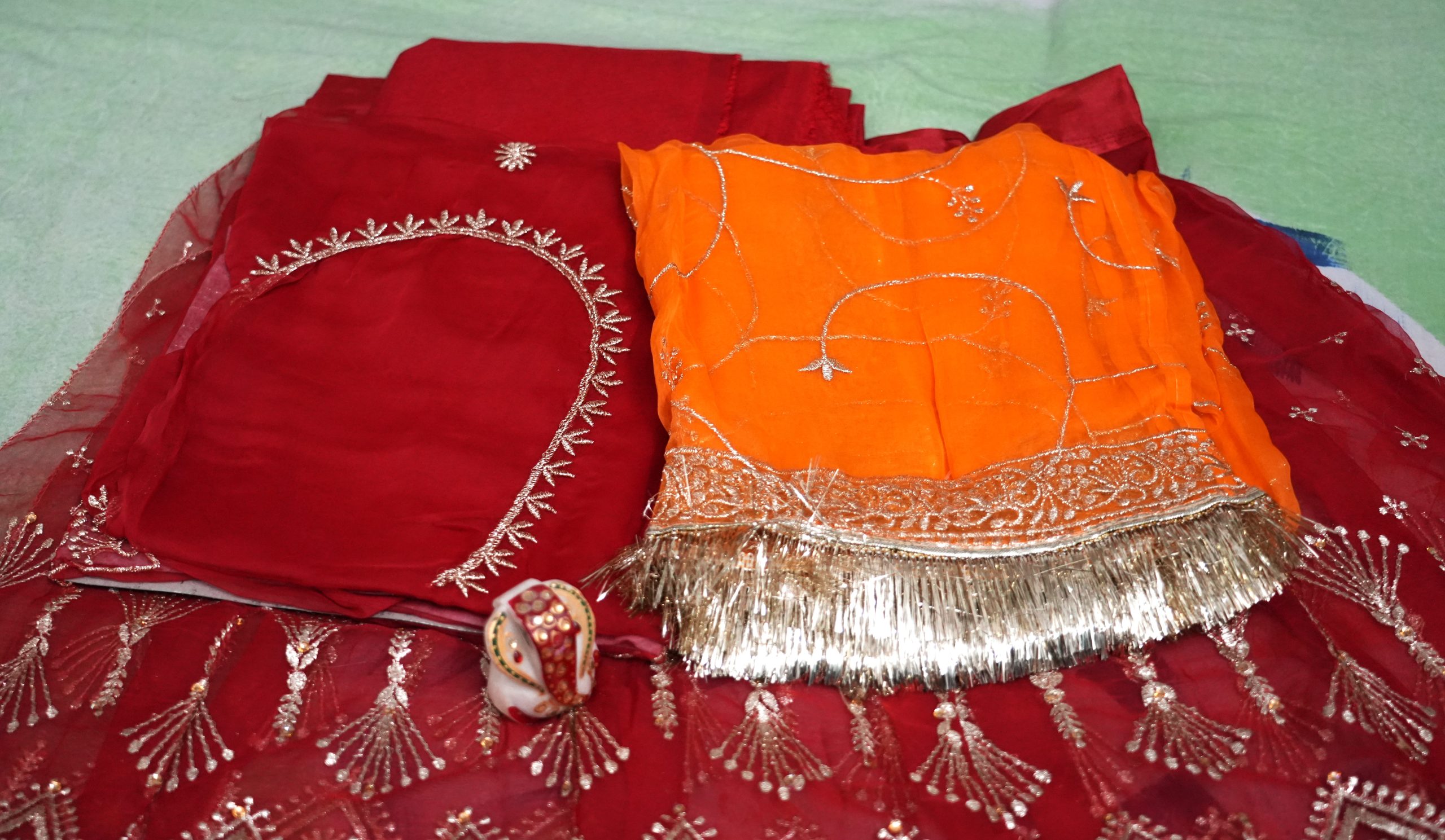 Red Poshak with yellow odhna (4 Side)