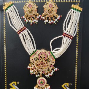 Imitation Kundan Pearl Choker Necklace Set – Traditional Bridal Jewelry with Matching Earrings.