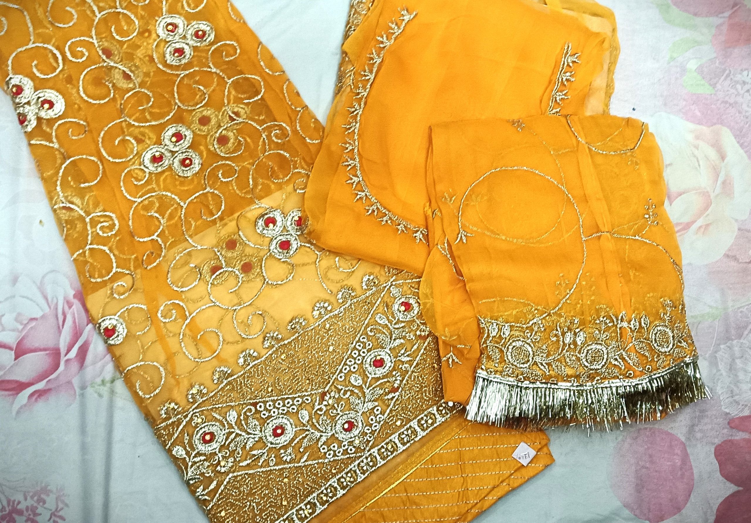 Yellow poshak with Odhna (4 Side) - Image 4
