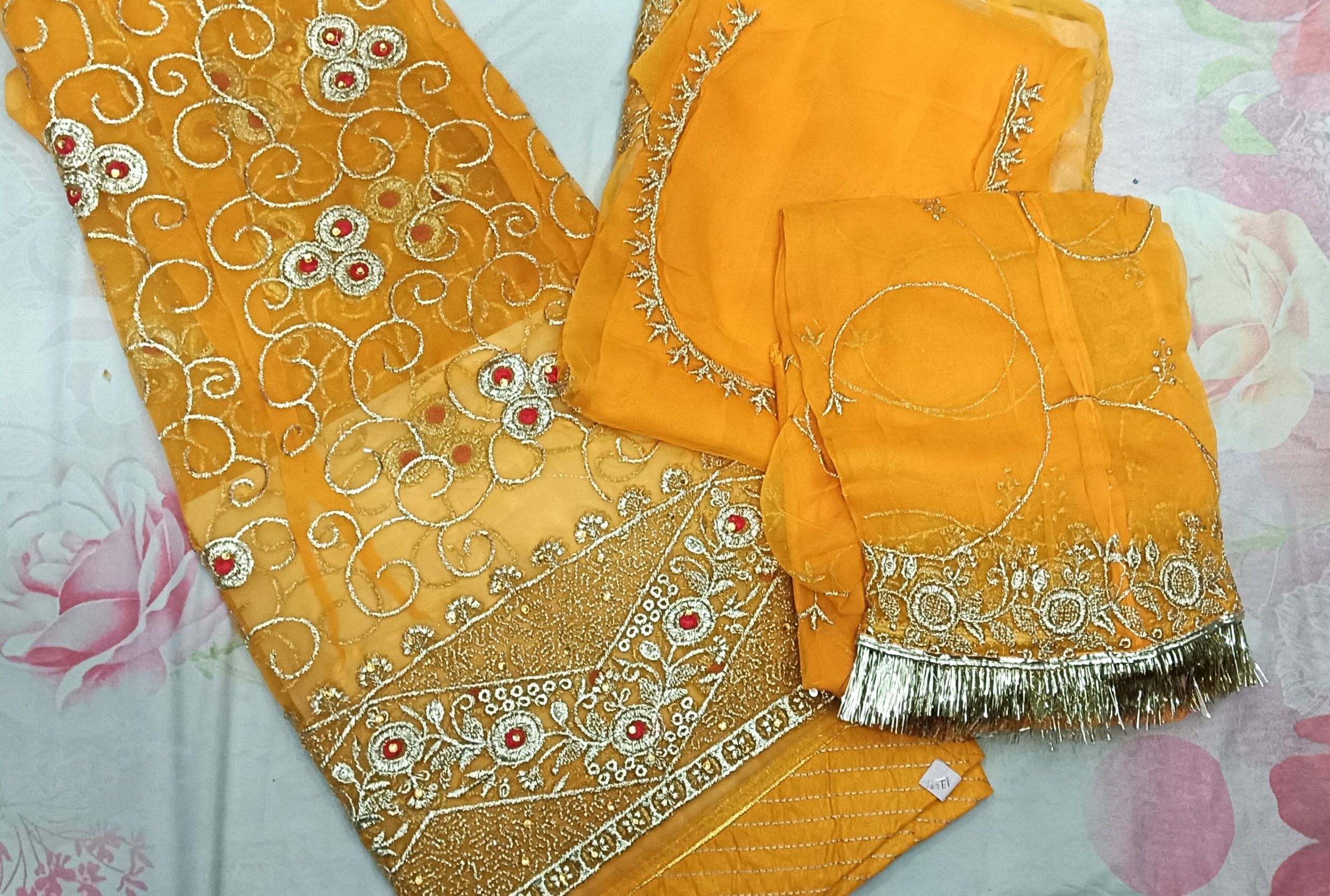 Yellow poshak with Odhna (4 Side)