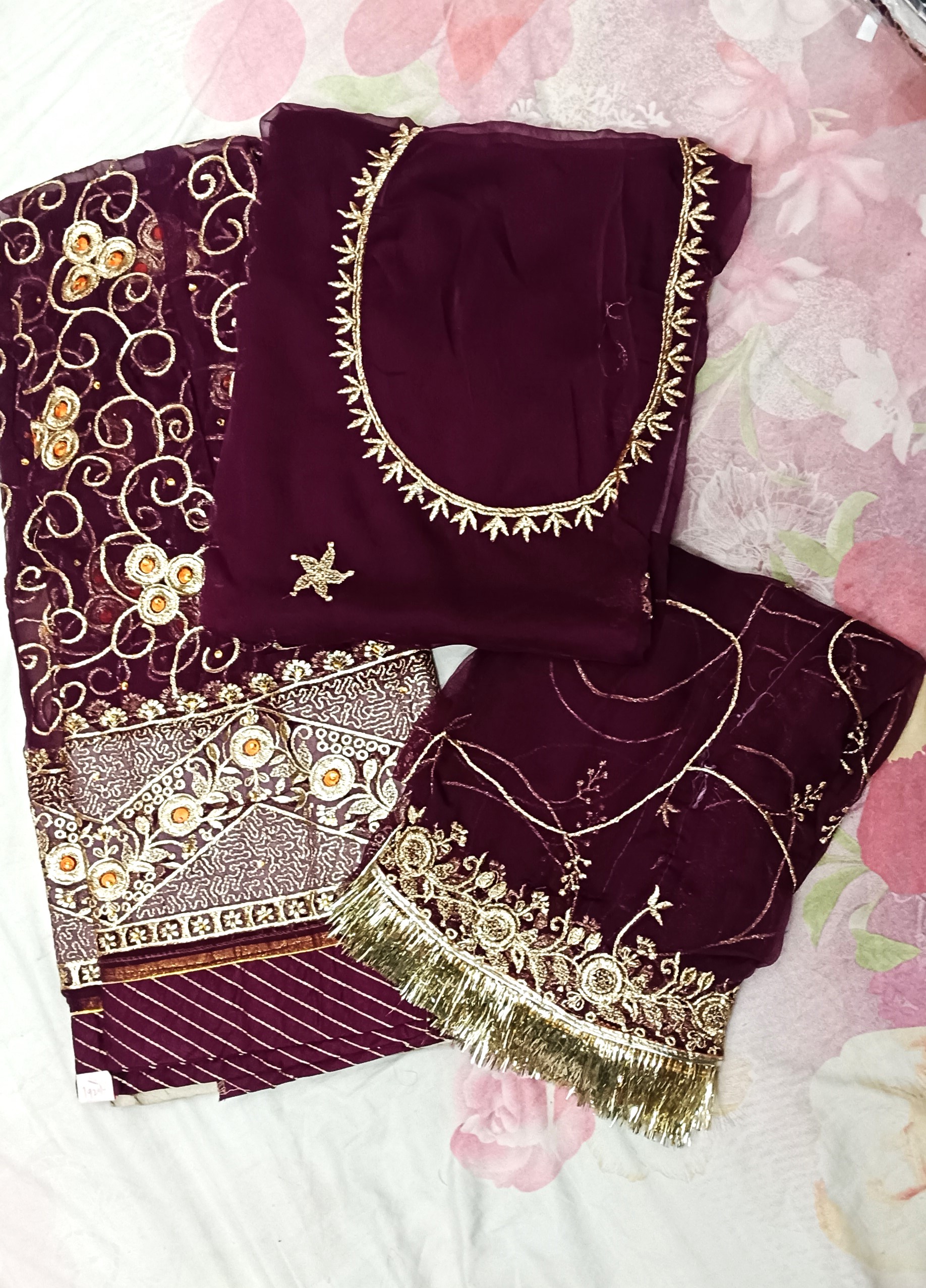 Wine colour Poshak with Odhna (4 Side) - Image 4