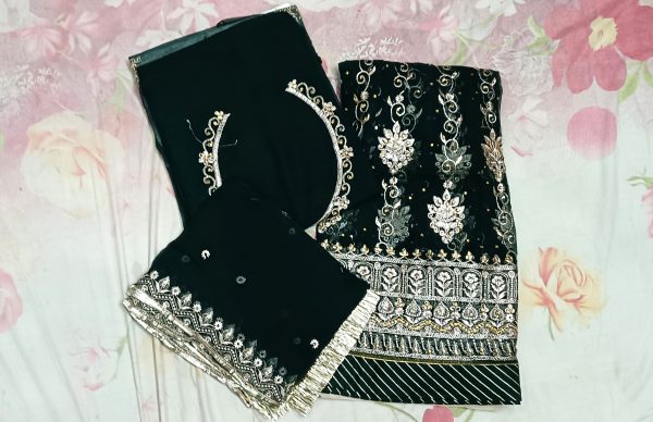 Royal Green Colour Poshak with Odhna – Gota Patti & Zari Work (32 Kali)