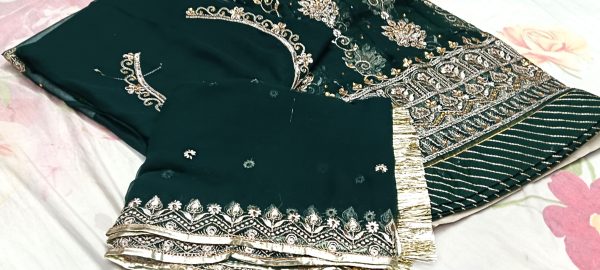 Royal Green Colour Poshak with Odhna – Gota Patti & Zari Work (32 Kali) - Image 2