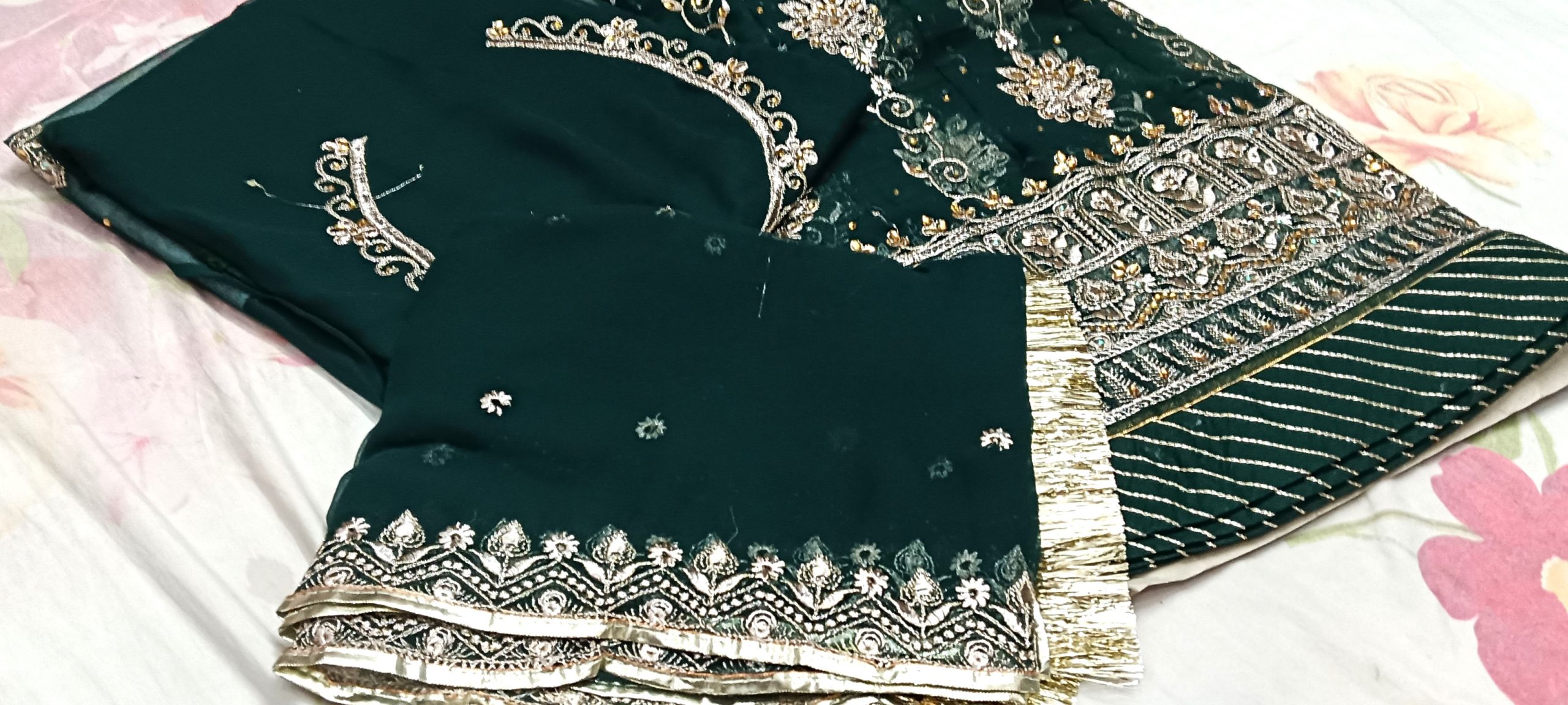 Royal Green Colour Poshak with Odhna – Gota Patti & Zari Work (32 Kali) - Image 2