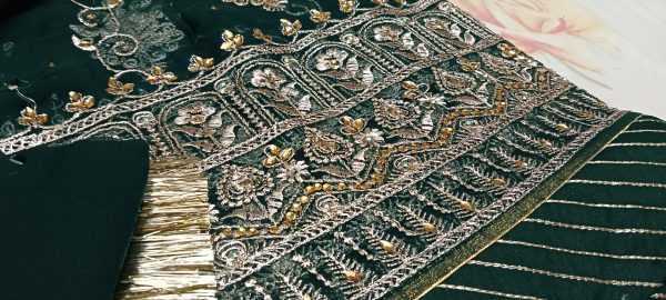 Royal Green Colour Poshak with Odhna – Gota Patti & Zari Work (32 Kali) - Image 3