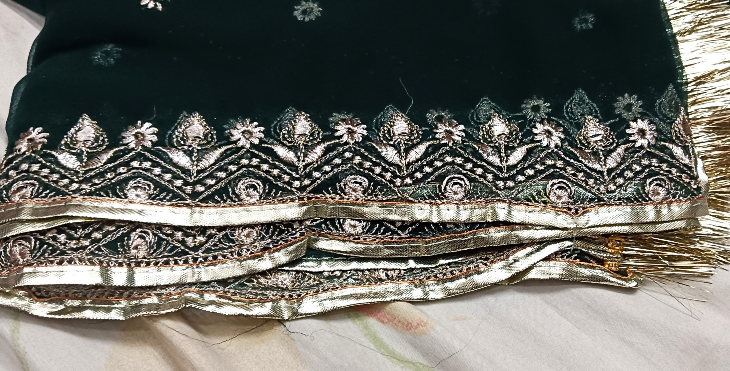 Royal Green Colour Poshak with Odhna – Gota Patti & Zari Work (32 Kali) - Image 4