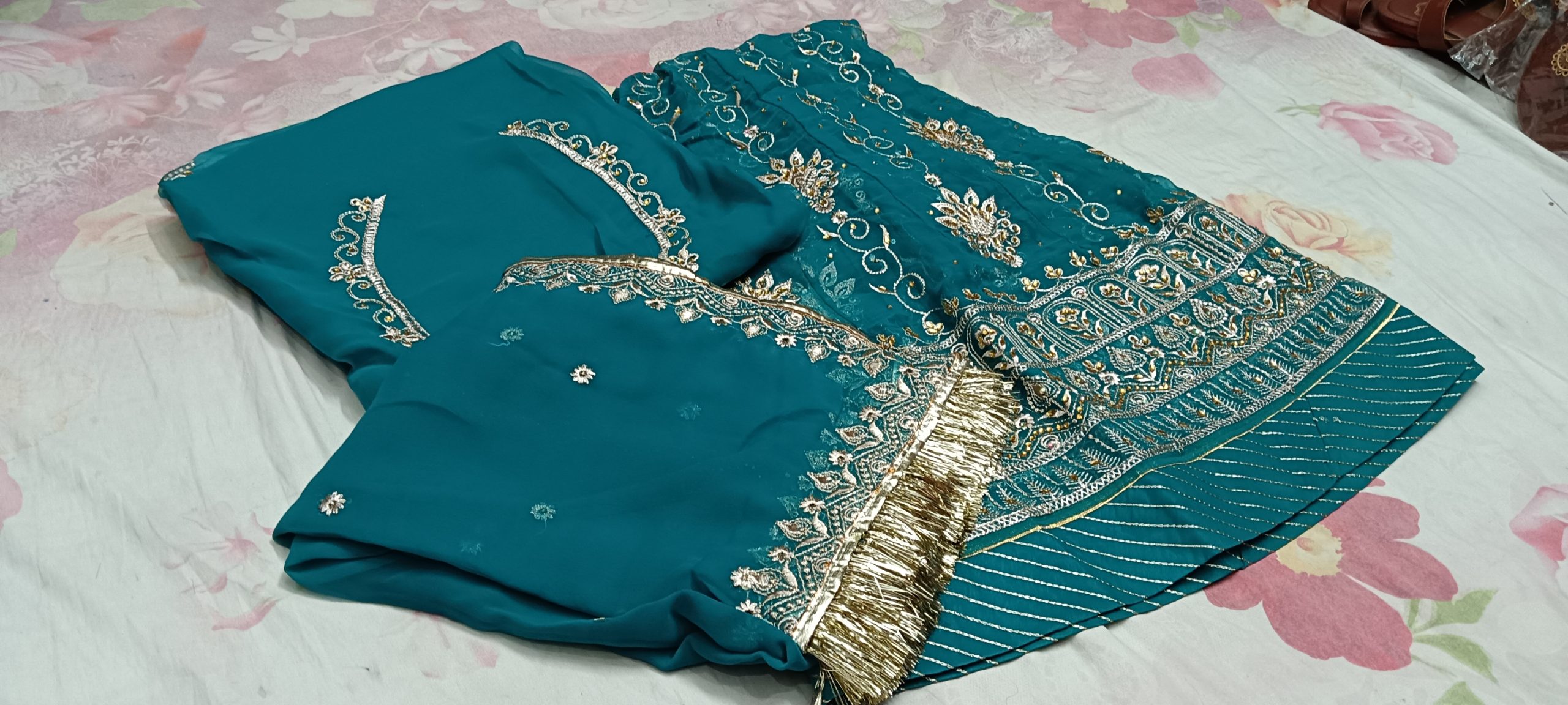 Rama Green Poshak with Odhna – Gota Patti & Zari Work (32 Kali) - Image 4