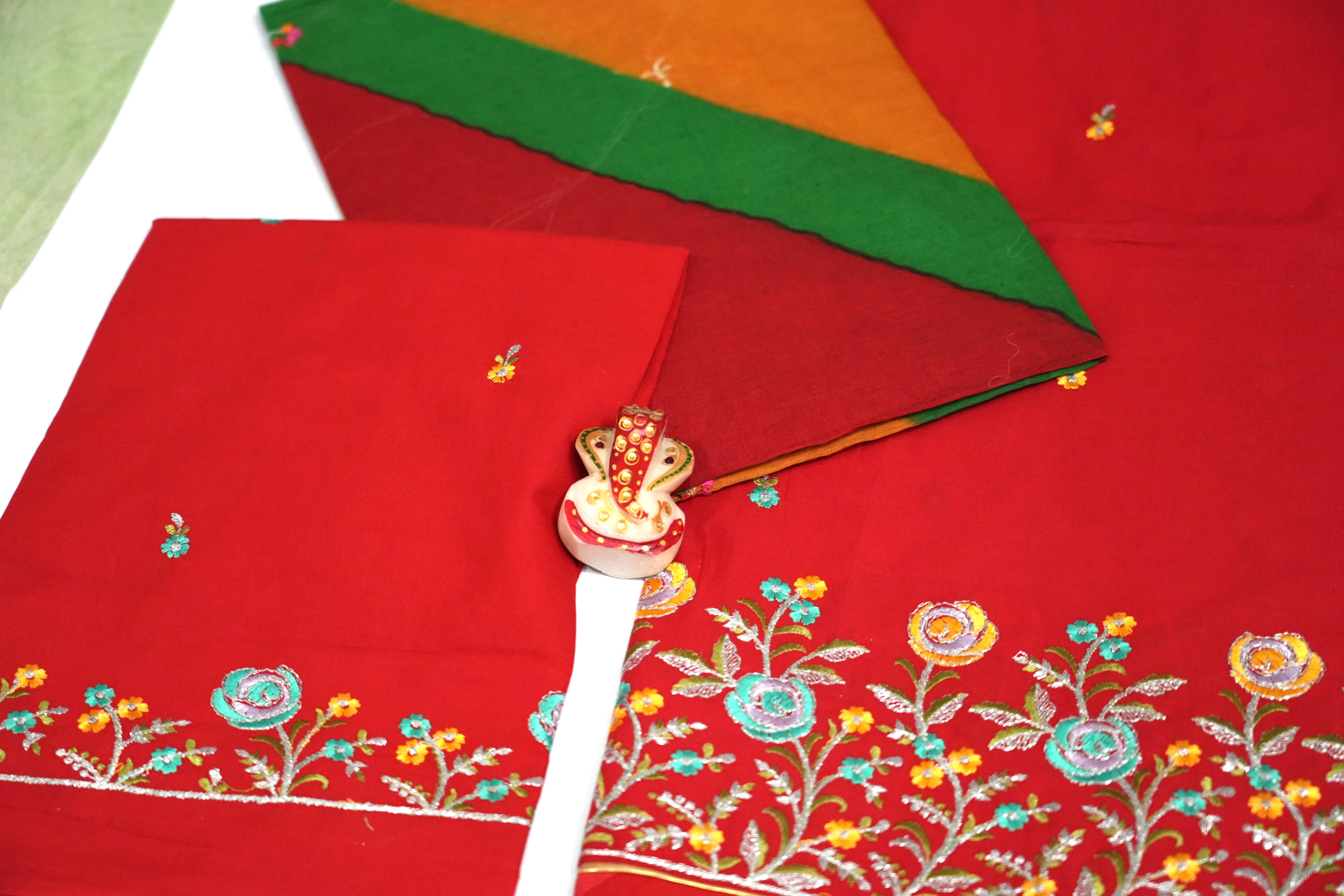 Red with Odhani Lehariyo (92*88 Kali Daily Wear) - Image 3