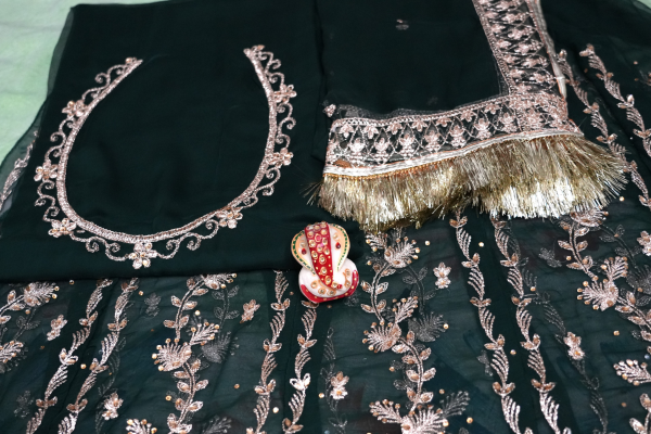 Dark Green poshak with Odhna Zari Work (Chapat)