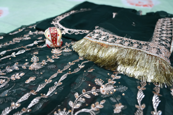 Dark Green poshak with Odhna Zari Work (Chapat) - Image 4