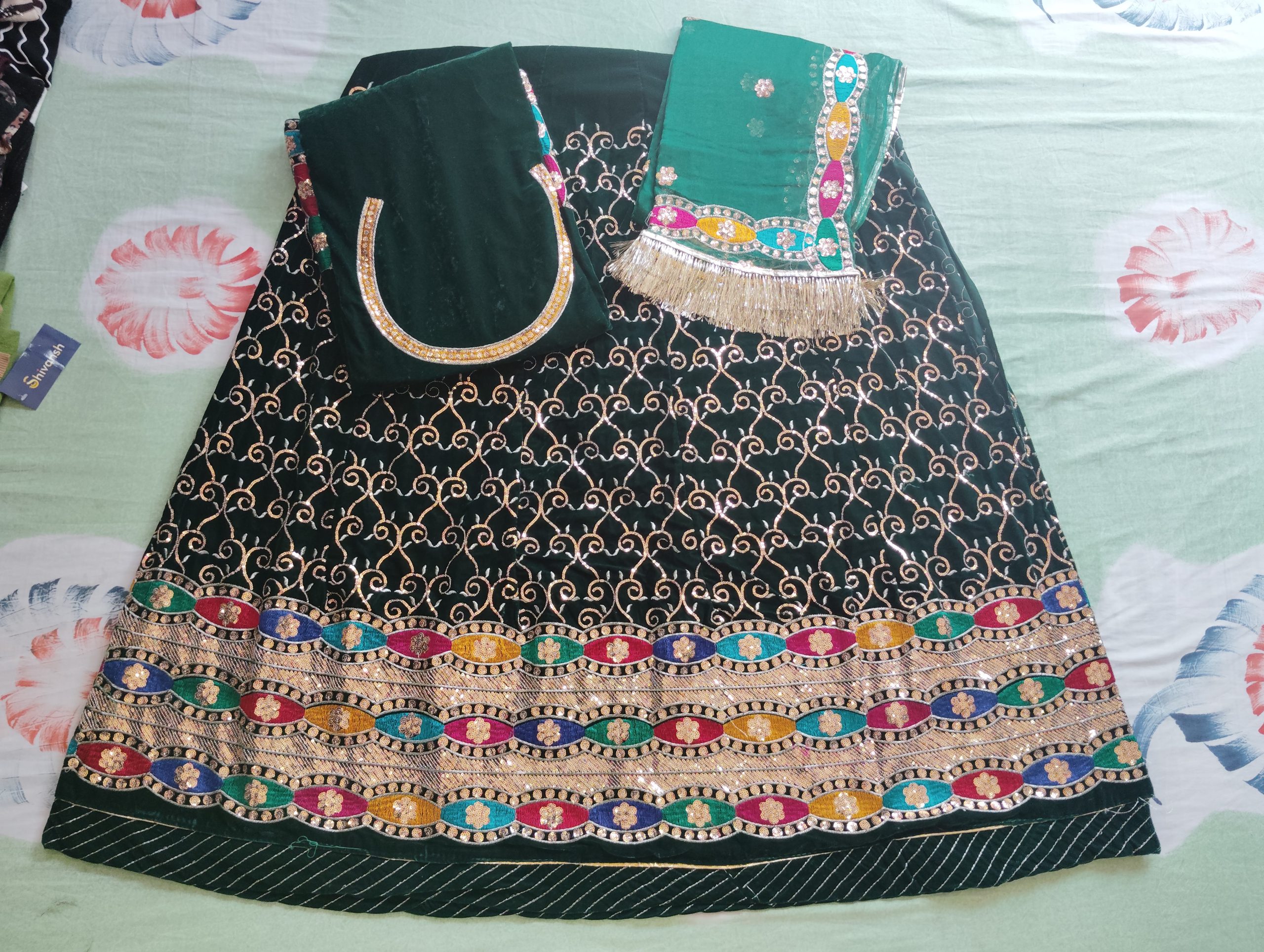 Royal Green velvet poshak with Humrahi Odhna in havey Zari Work.